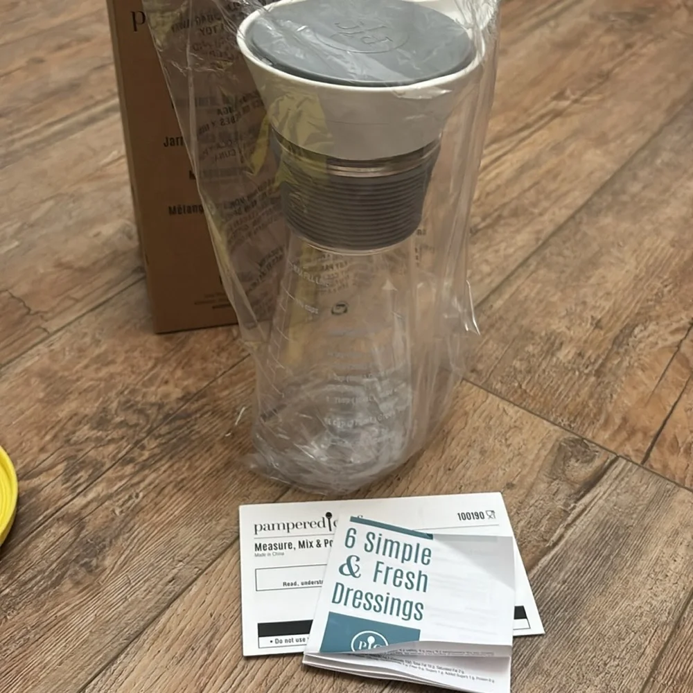 Pampered Chef Measure, Mix & Pour NIB